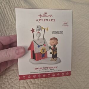 Hallmark Keepsake Peanuts Decked Out Doghouse Ornament New in Box